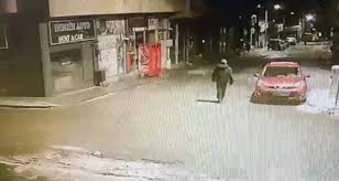 Üzerine çatıdan buz düşen genç hayatını kaybetti