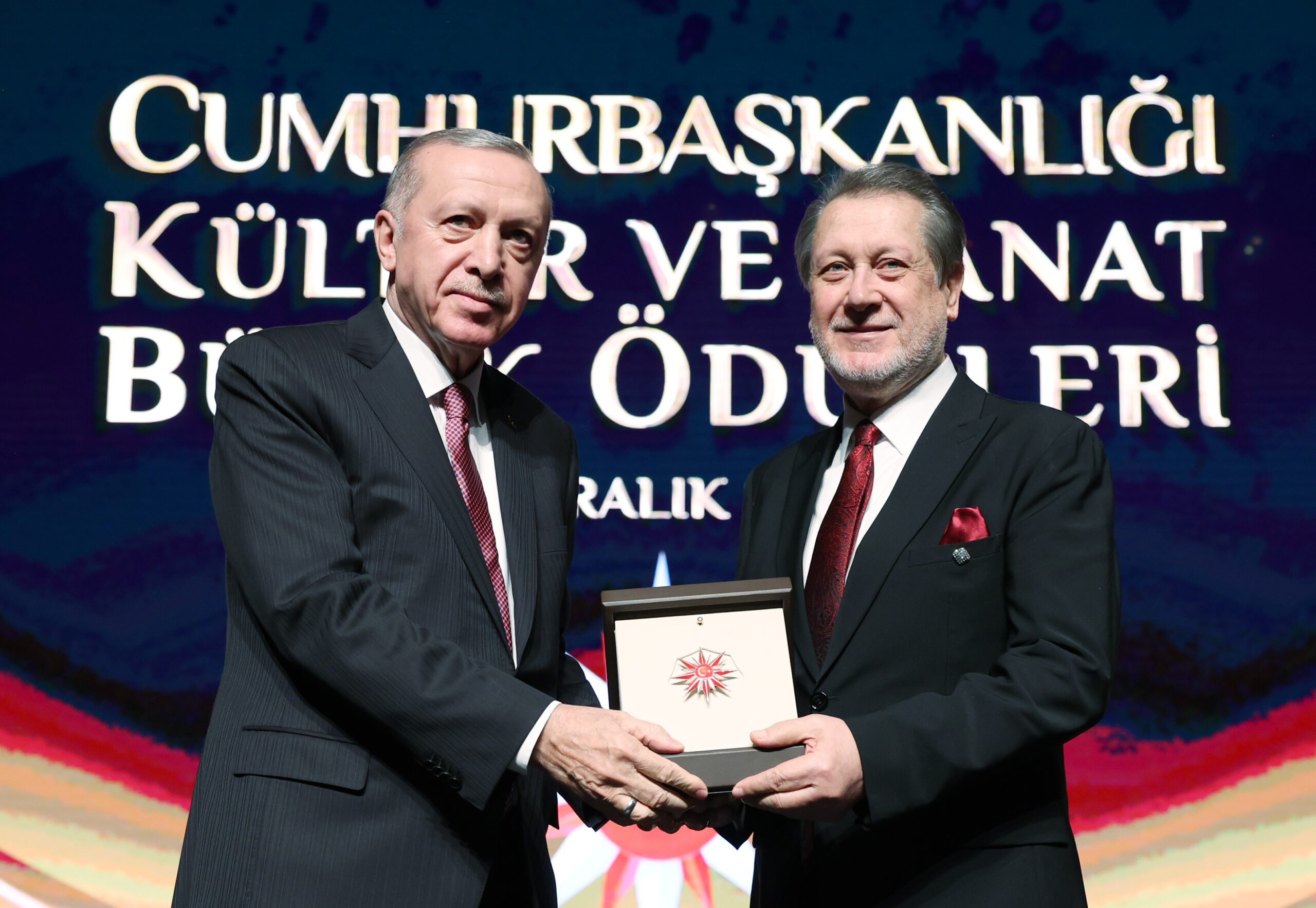 Cumhurbaşkanı Recep Tayyip Erdoğan: “Her sanatçı bizim başımızın tacıdır”