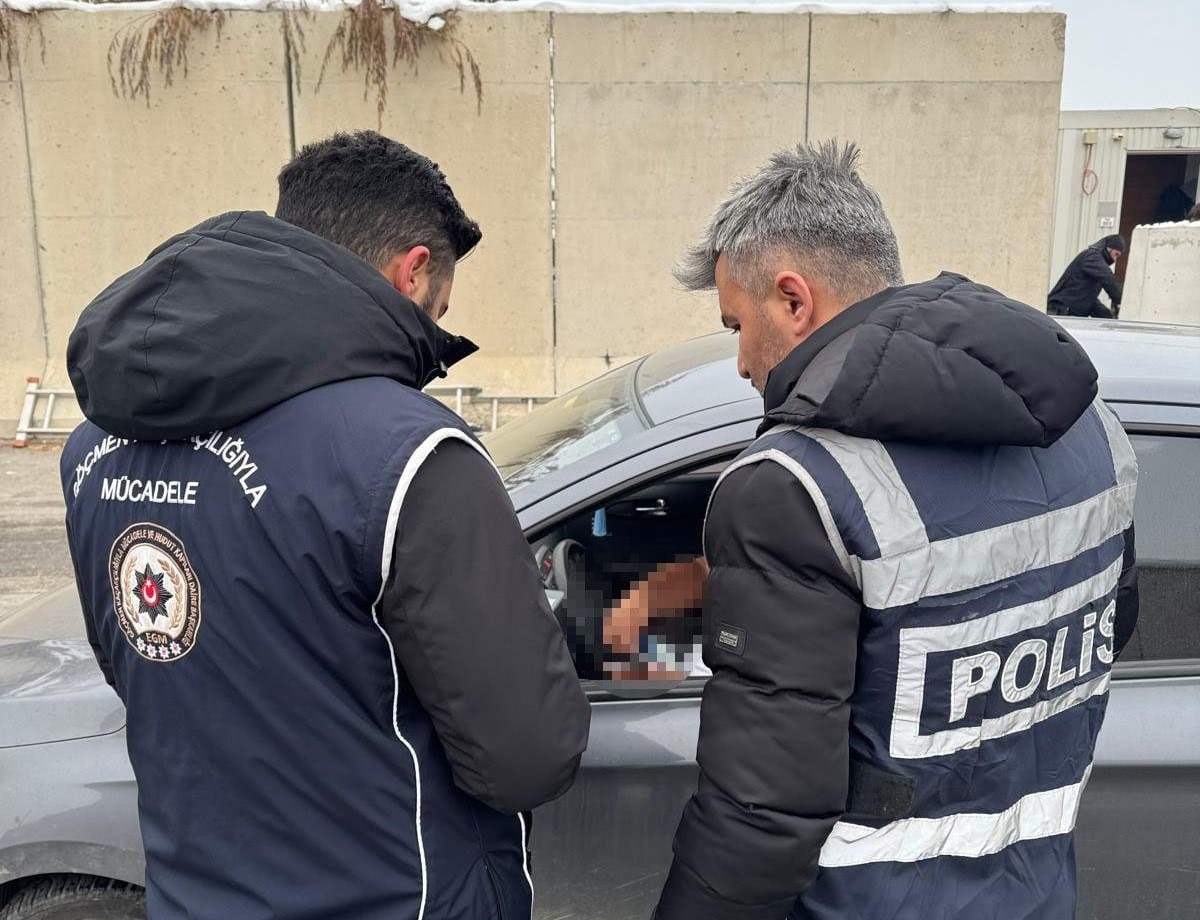 Düzensiz göç ile mücadele sürüyor