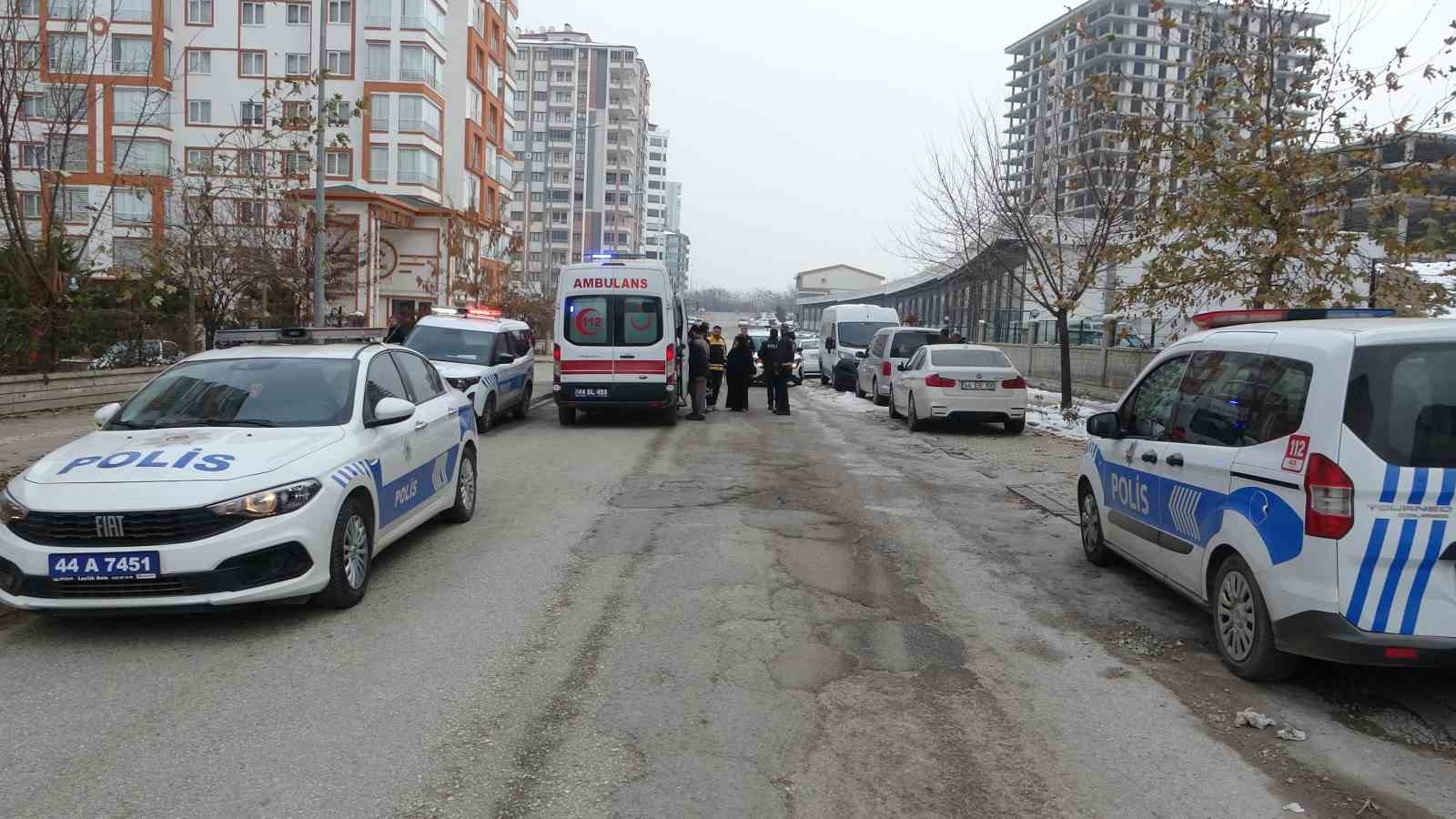 Tedavi gördüğü hastaneden kaçarak kendini eve kilitleyen şahıs polisi alarma geçirdi