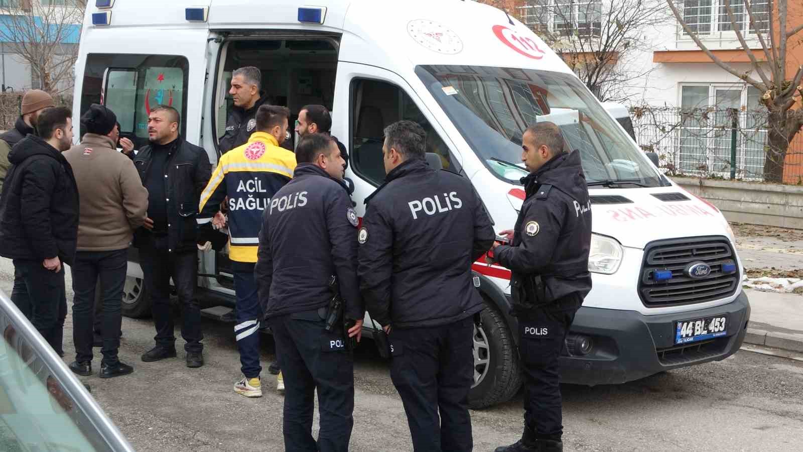 Tedavi gördüğü hastaneden kaçarak kendini eve kilitleyen şahıs polisi alarma geçirdi
