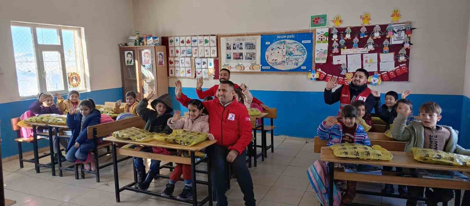 Kızılay’dan ihtiyaç sahibi ailelere destek