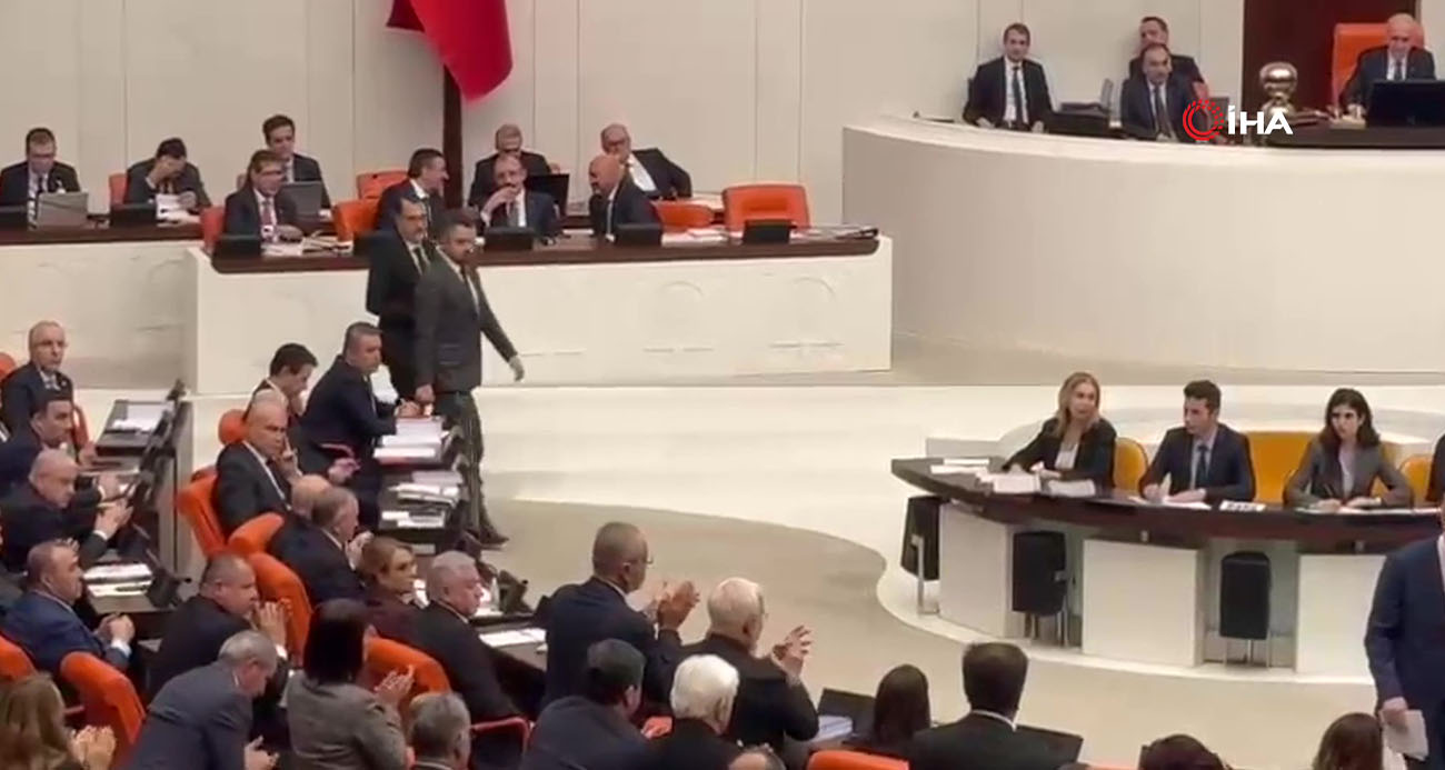 MHP Lideri Bahçeli, DEM Partili Bakırhan’ı alkışladı