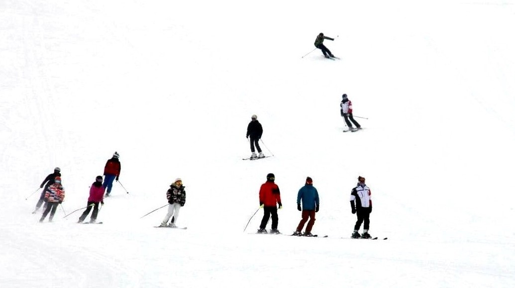 Erzincan’da bulunan kayak Merkezi’nde hafta sonu yoğunluğu