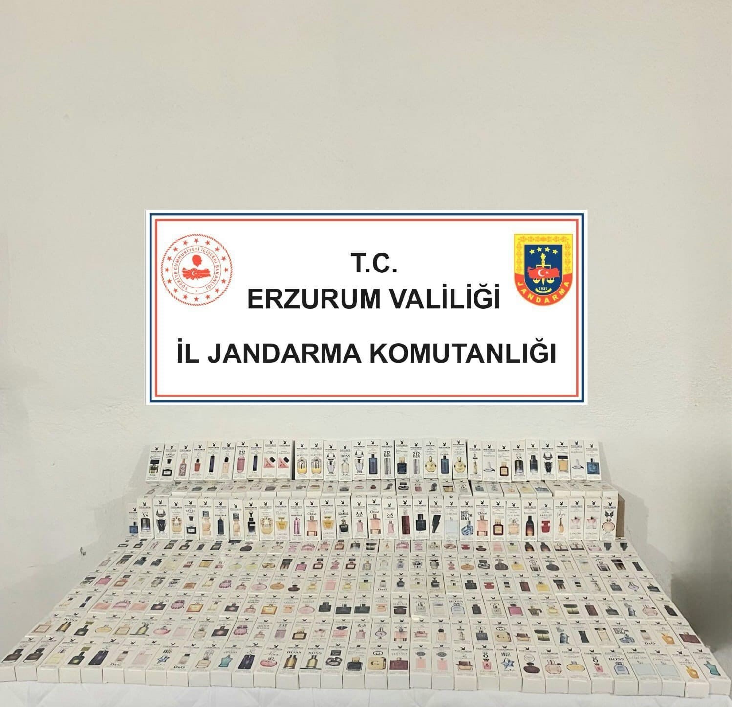 Erzurum’da gümrük kaçağı olan 300 adet parfüm ele geçirildi