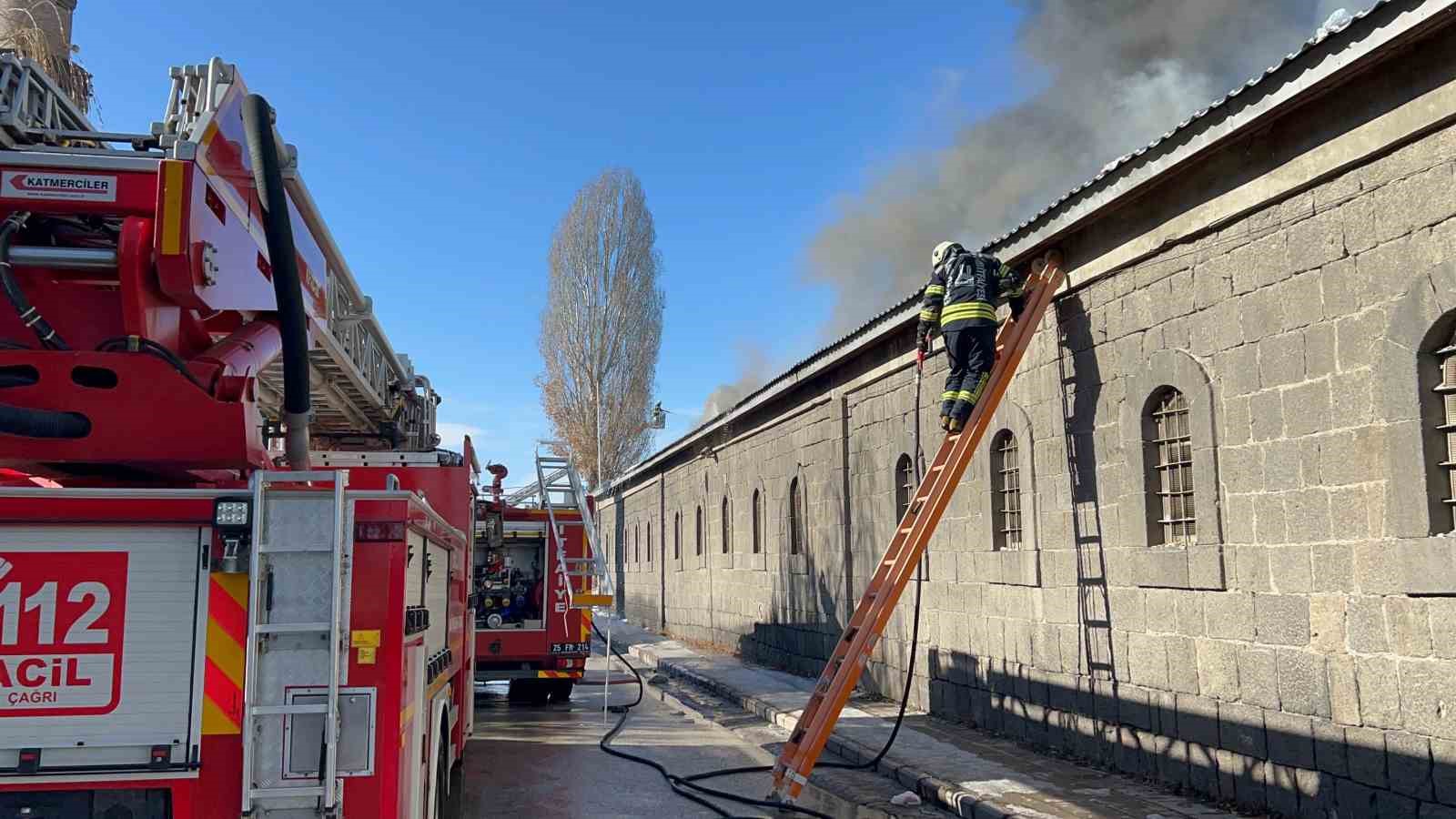 Erzurum’da tarihi taş ambarlarda yangın