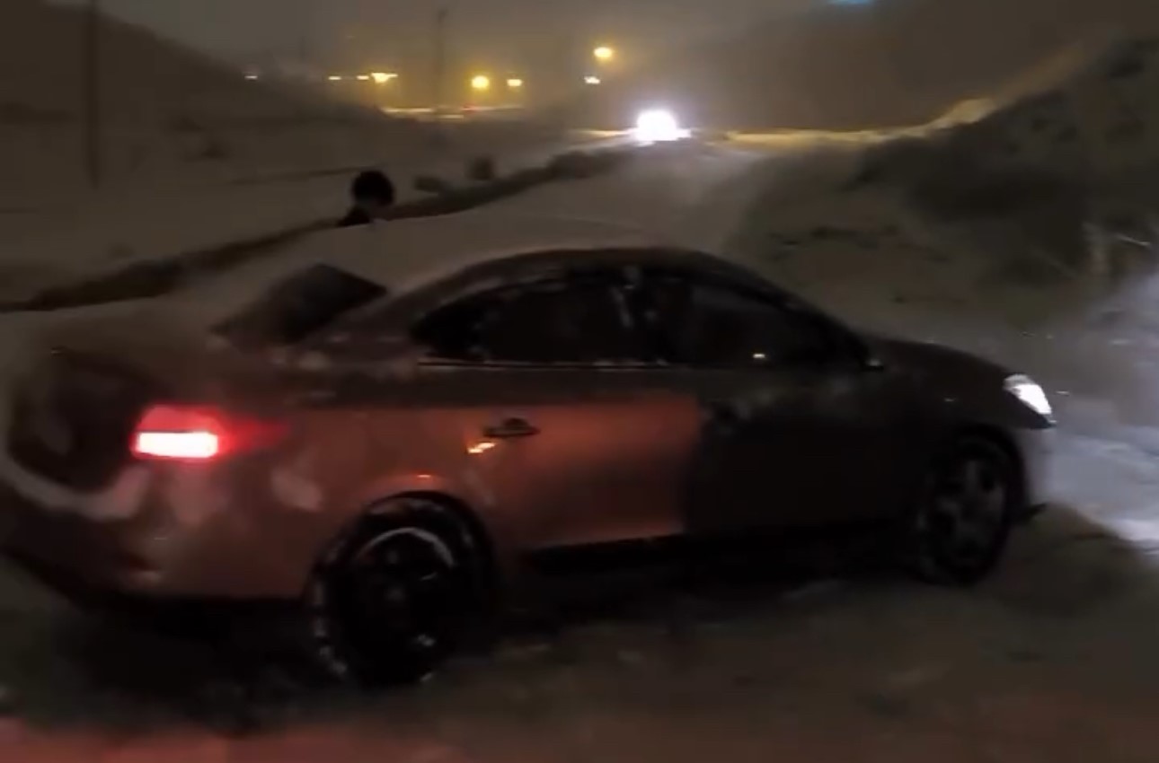 Hakkari’de kar yağışı hayatı olumsuz etkiledi