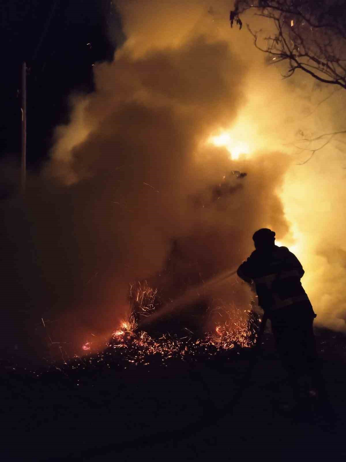 Iğdır’da yangın: 300 balya ot küle döndü