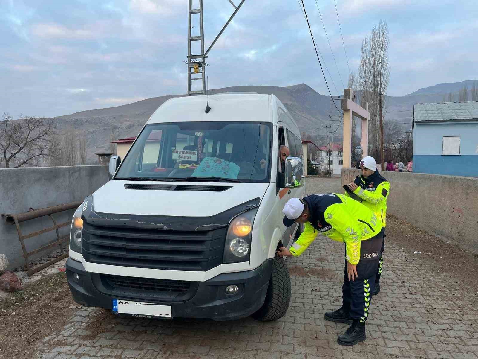 Jandarmadan okul servisi denetimi