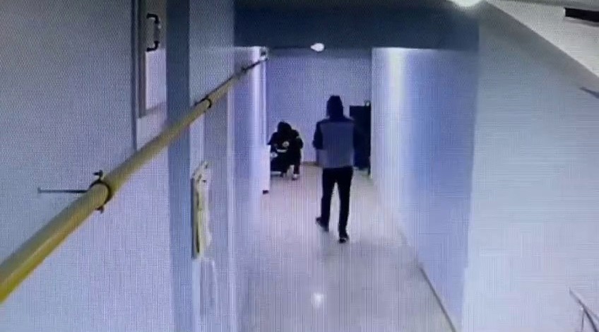 Kar maskeli hırsızlar  kameralara yakalandı