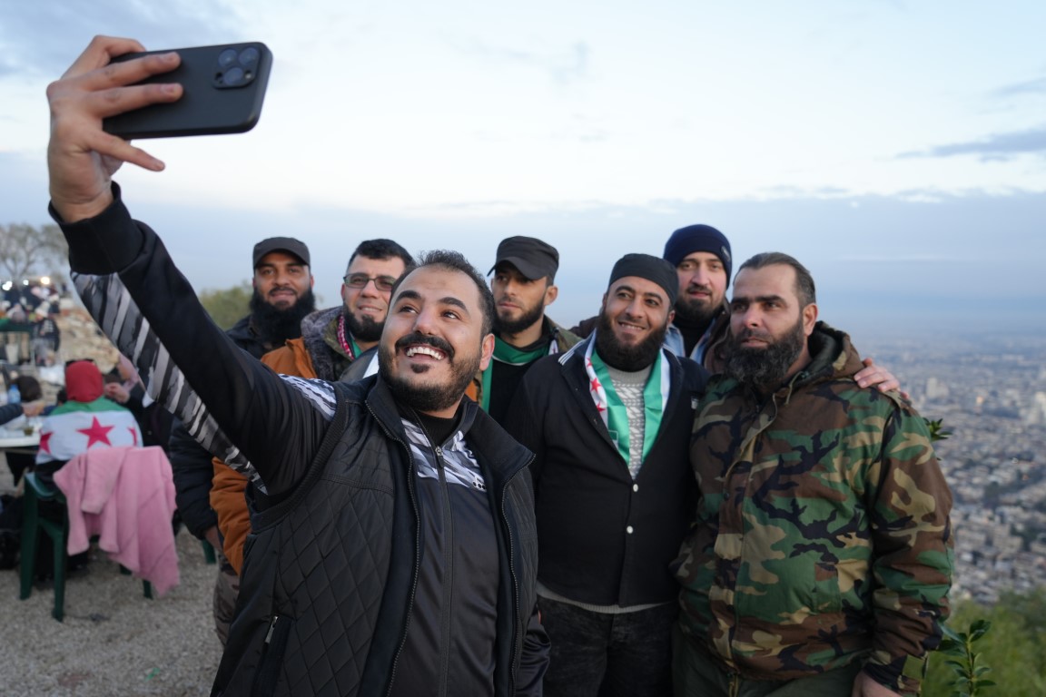 Esad tarafından girişi yasaklanan Kasyun Dağı’na ziyaretçi akını