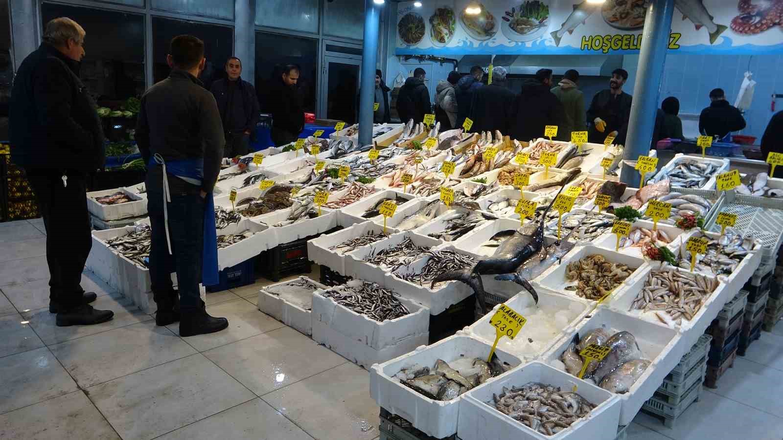 Kış mevsimi Van’da balığa olan talebi arttırdı