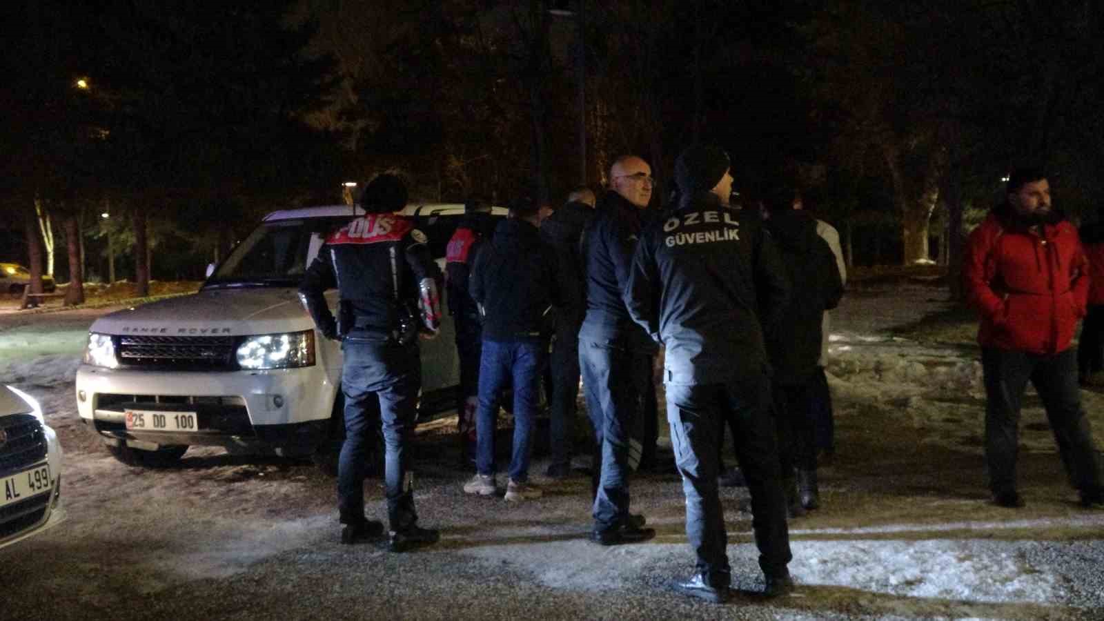 Kızını okuldan almak için gelen baba, aracının içinde ölü bulundu