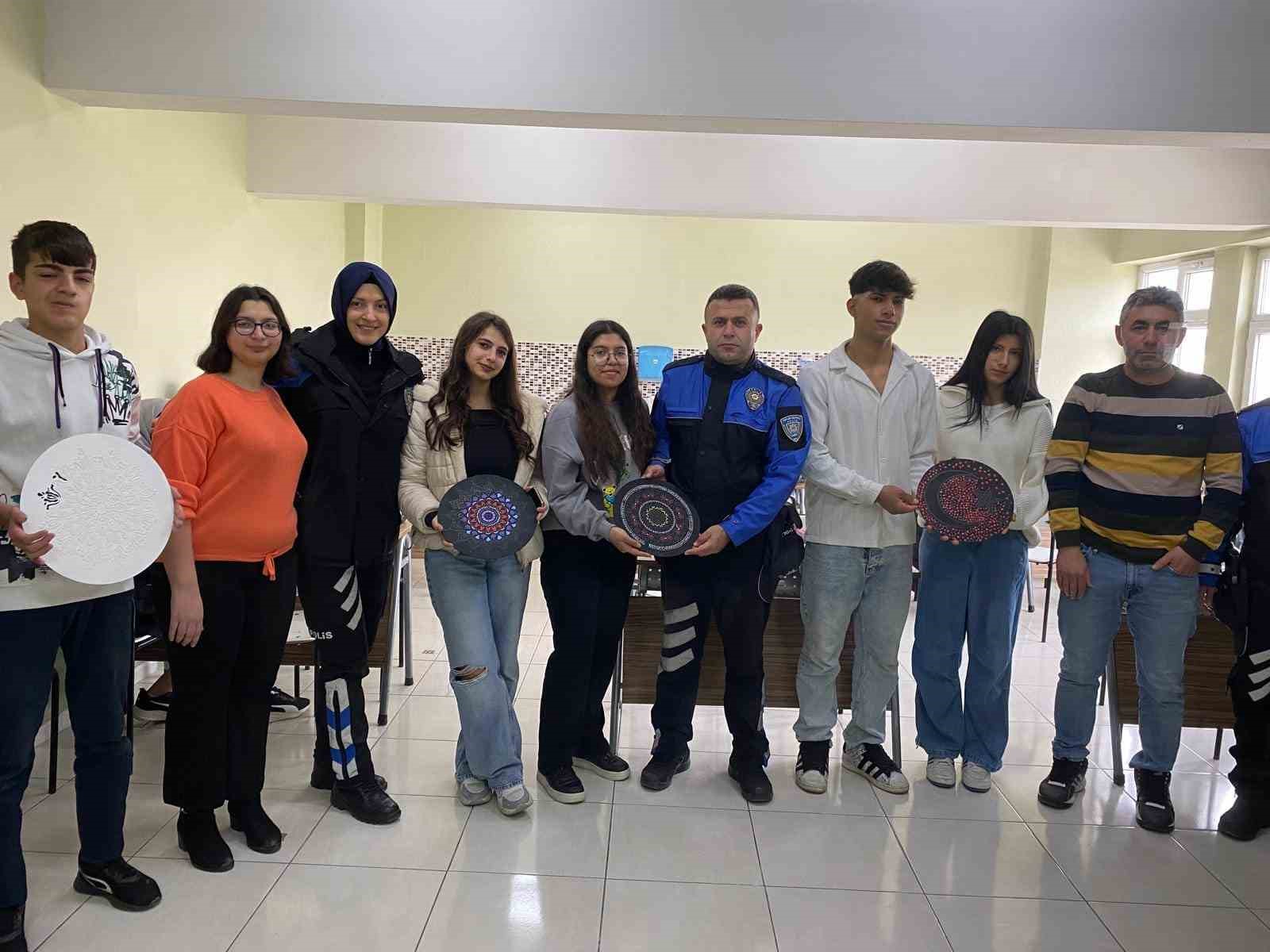 Lise öğrencilerine özel “Dekoratif Tablo” kursu açıldı