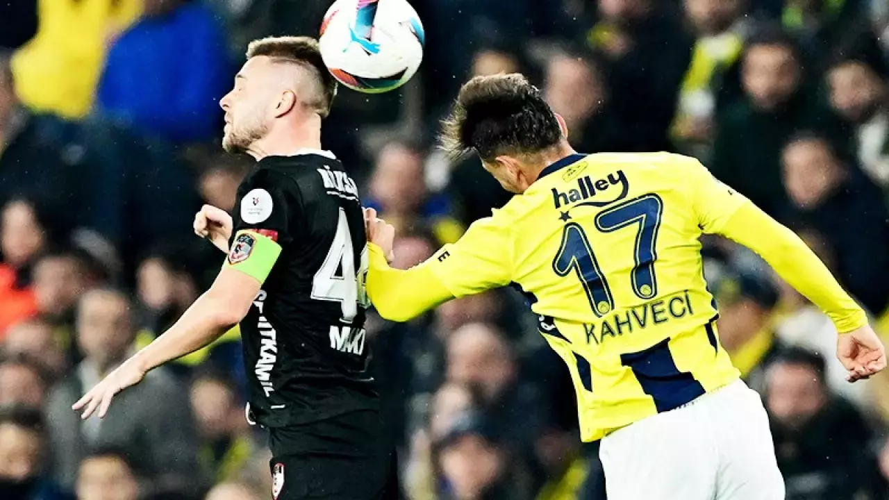Fenerbahçeden zirve yolunda altın değerinde 3 puan