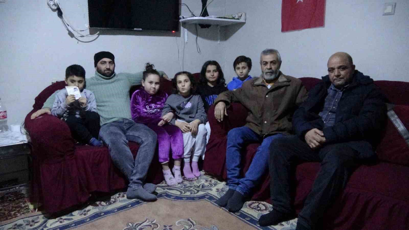 Malatya’da yaşayan Suriyeli aile rejimin çökmesini sevinçle karşıladı