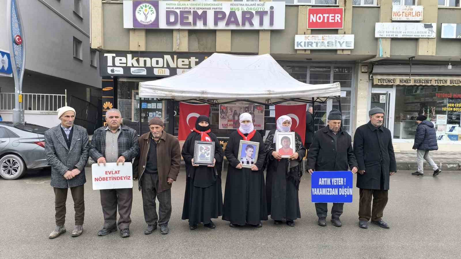 Muş’ta ailelerin evlat nöbeti devam ediyor