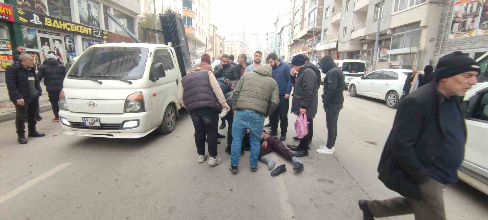 Muş’ta otomobilin çarptığı yaya ağır yaralandı