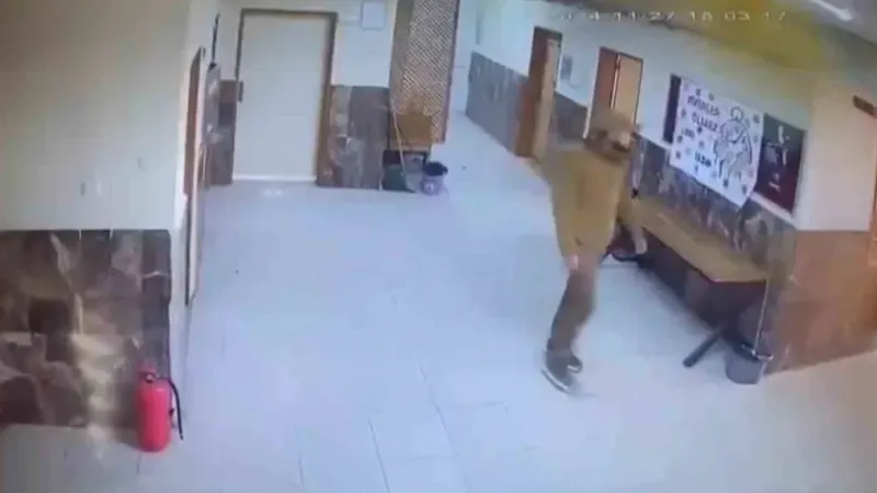 Adana’da bir okulda şok eden görüntüler