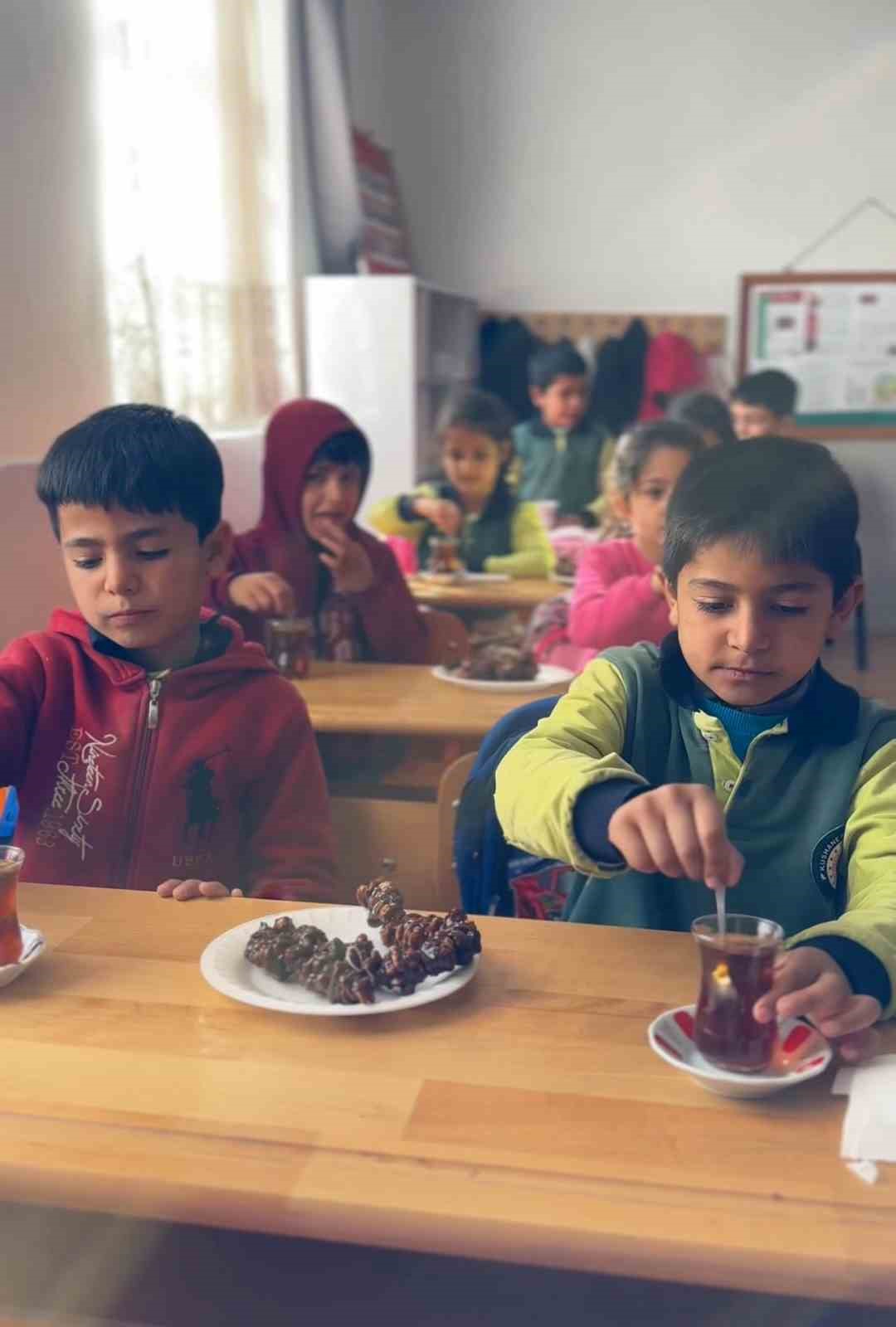 Orcik yapan öğretmen ve öğrencileri, sosyal medyada gündem oldu