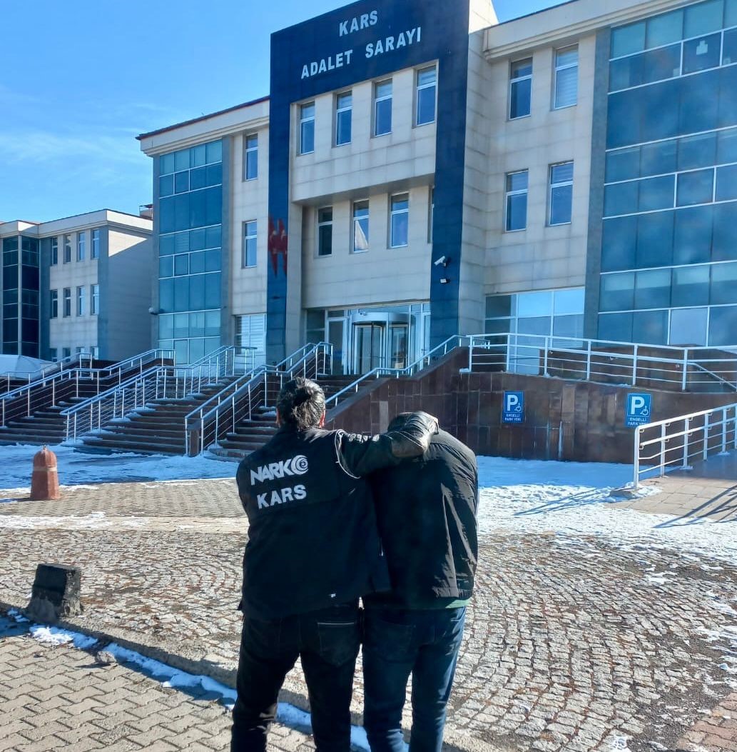 Otobüse yapılan operasyonda, metamfetamin ele geçirildi