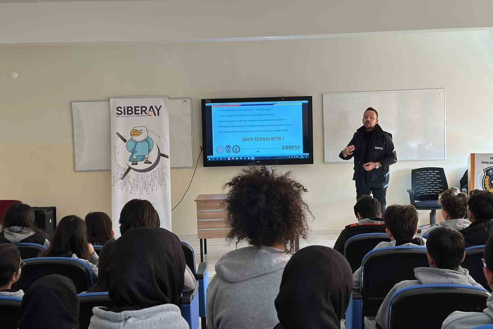 Polis ekiplerinden öğrencilere bilgilendirme