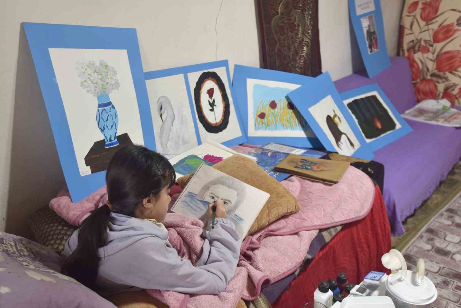 Resim sevgisiyle hayata tutunuyor