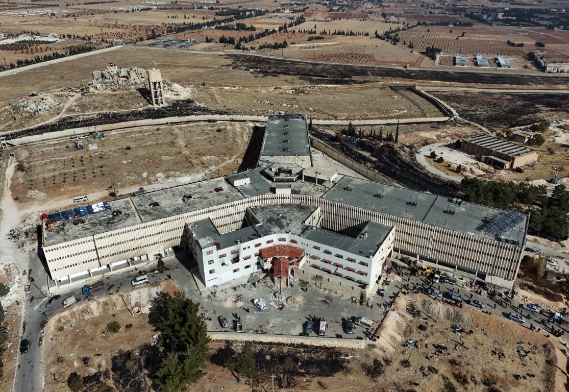 Sednaya Hapishanesi’nde yakınlarını arayan Suriyeli aileler Türkiye’den yardım istiyor