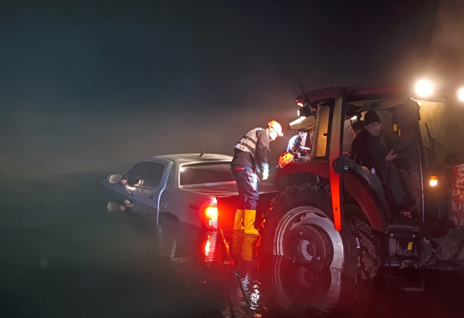 Soğuk suya dalan alkollü sürücü ayıldı