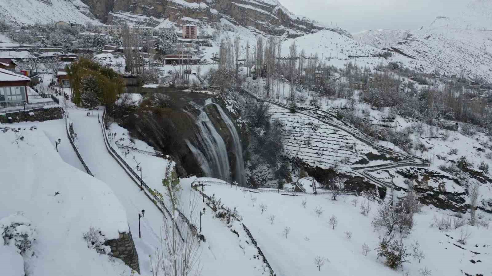 Tortum Şelalesinden kartpostallık görüntüler