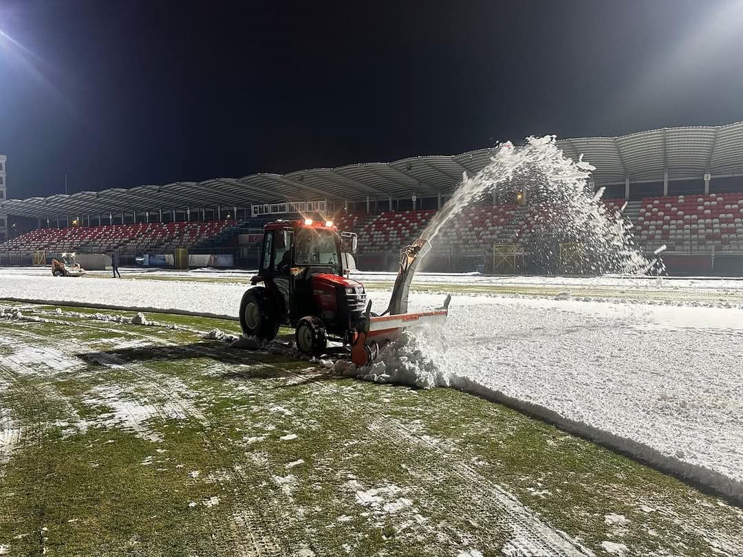 Van Atatürk Şehir Stadı maça hazırlanıyor