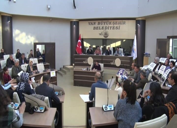 Van’da AK Parti ile DEM arasında ‘Kayyum’ tartışması