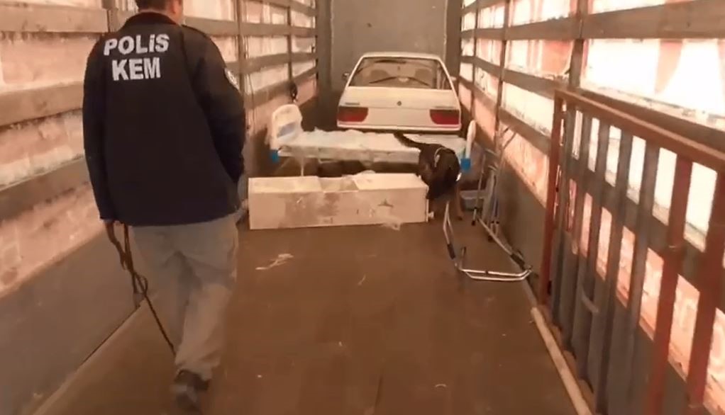 Van’da hasta yatağının başlığına zulalanmış 5 kilo uyuşturucu ele geçirildi