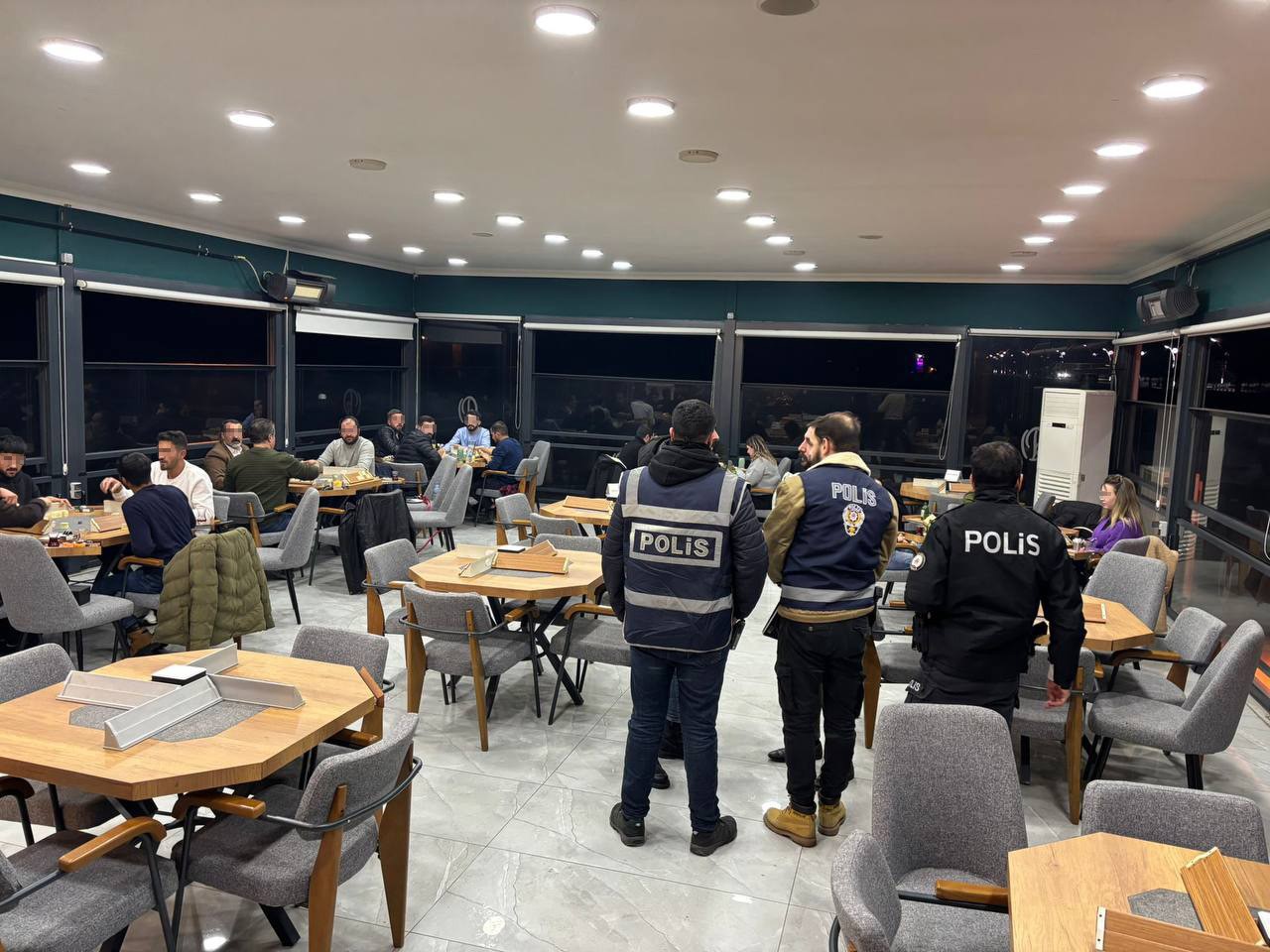 Van’da  jandarma ve polisten eş zamanlı denetim