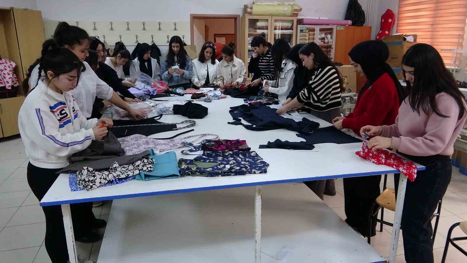 Van’da moda tasarım öğrencilerinden örnek davranış