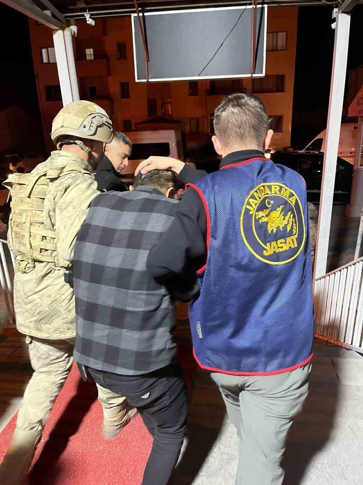 Van’da ‘Tasarlayarak öldürme’ suçundan 36 yıl 11 ay 10 gün kesinleşmiş hapis cezası bulunan şahıs yakalandı