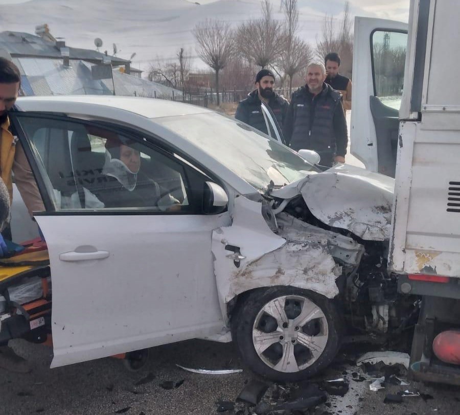 Van’da trafik kazası: 2 yaralı