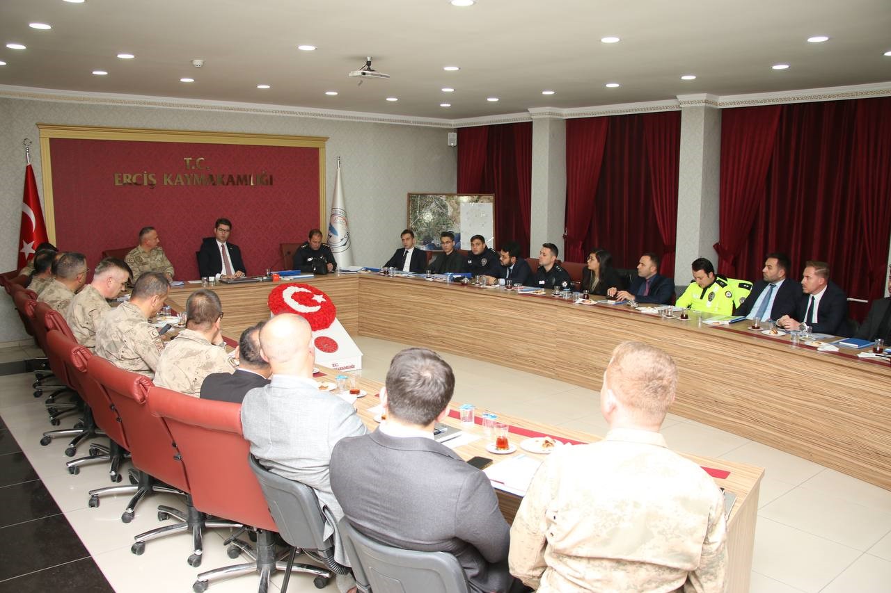 Van’da yılsonu değerlendirme ve asayiş toplantısı” yapıldı