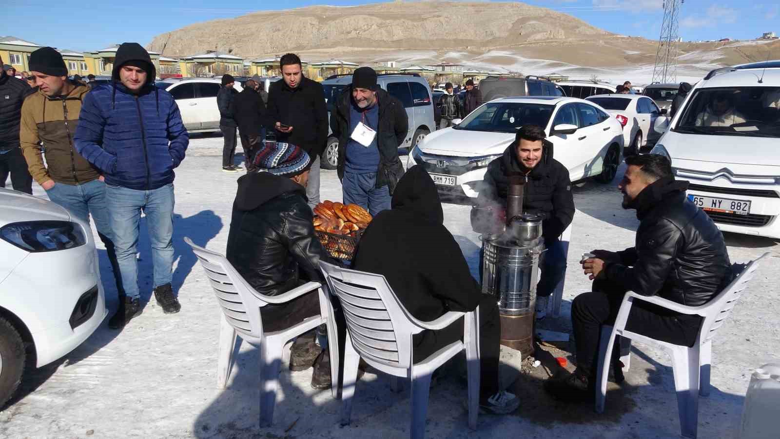 Van’da yüksek model araçlar cep yakıyor