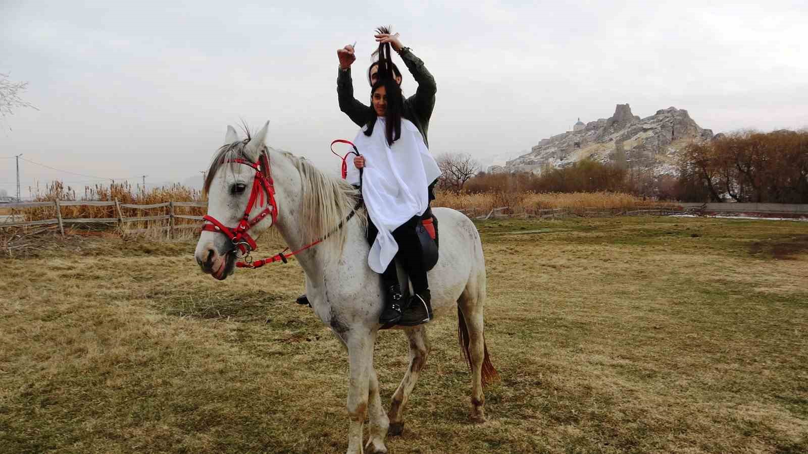 Vanlı kuaförden ilginç saç kesimi