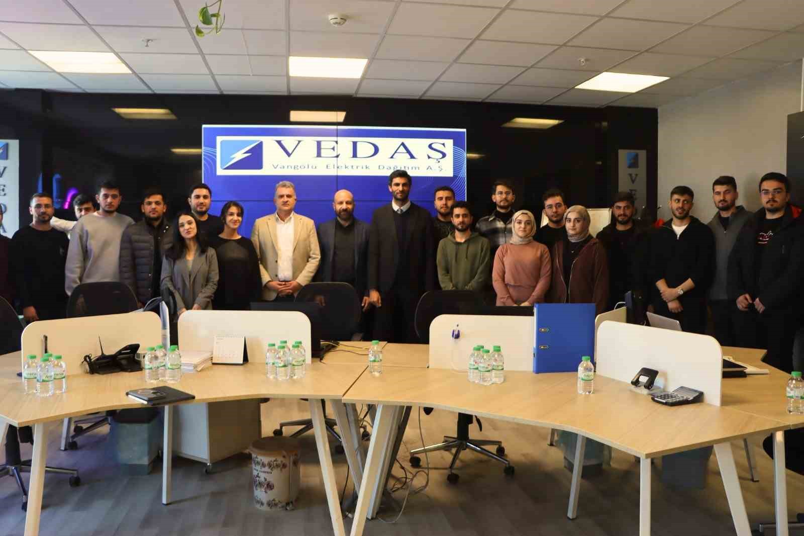 VEDAŞ, üniversite öğrencilerini şirket merkezinde misafir etti