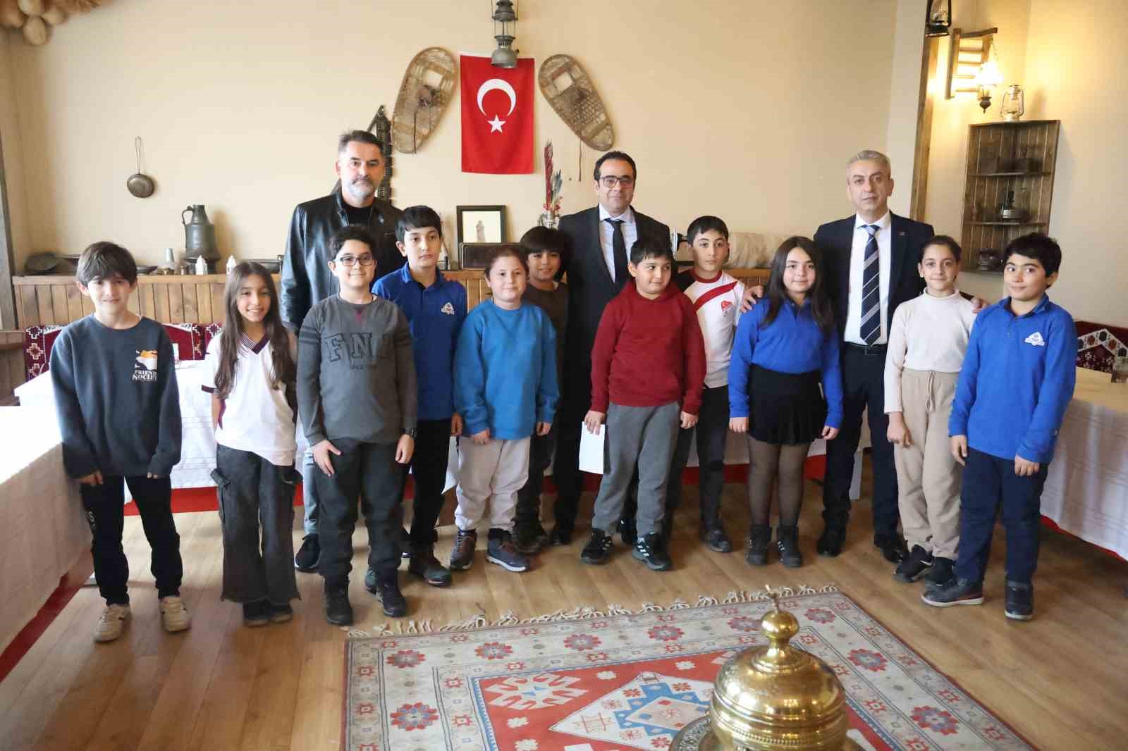 10 yaşındaki öğrenci seçim vaadini gerçekleştirdi