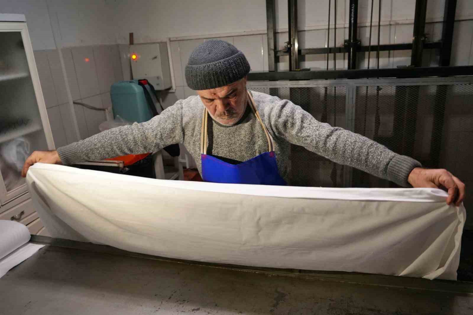 Mesleğini bırakıp, Gassal oldu