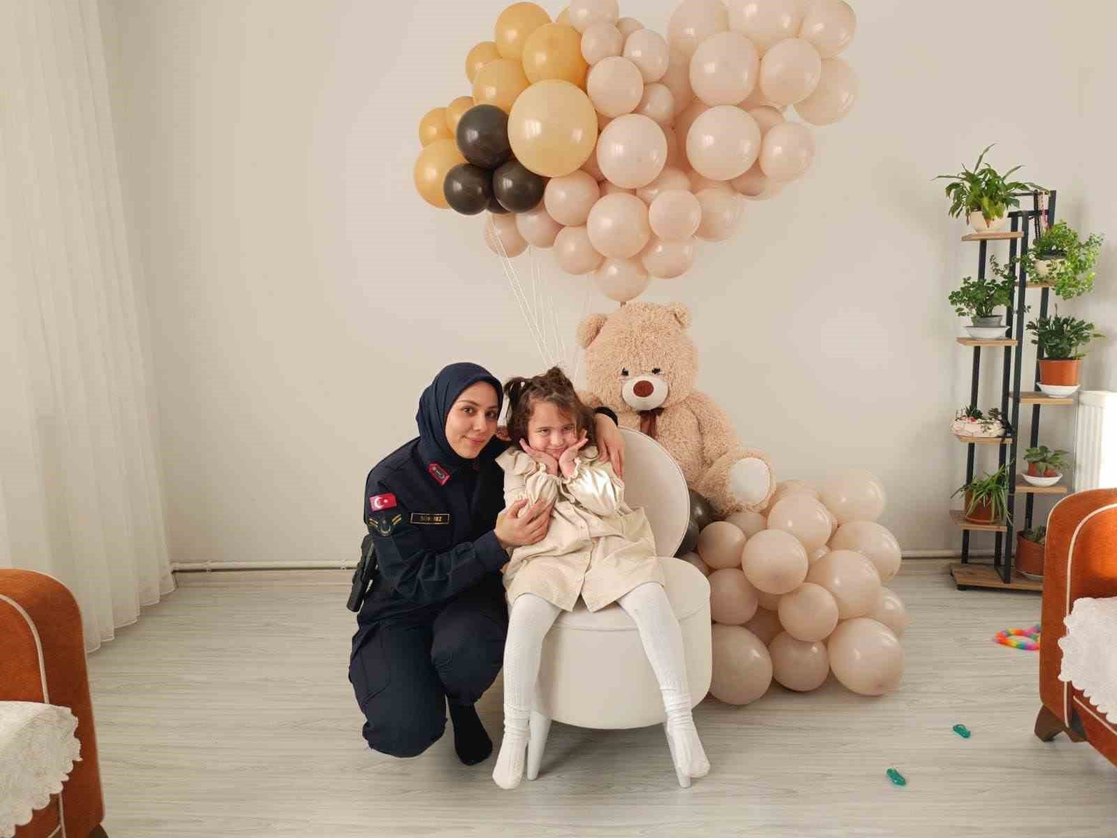 Şehit kızına Jandarma’dan duygulandıran sürpriz