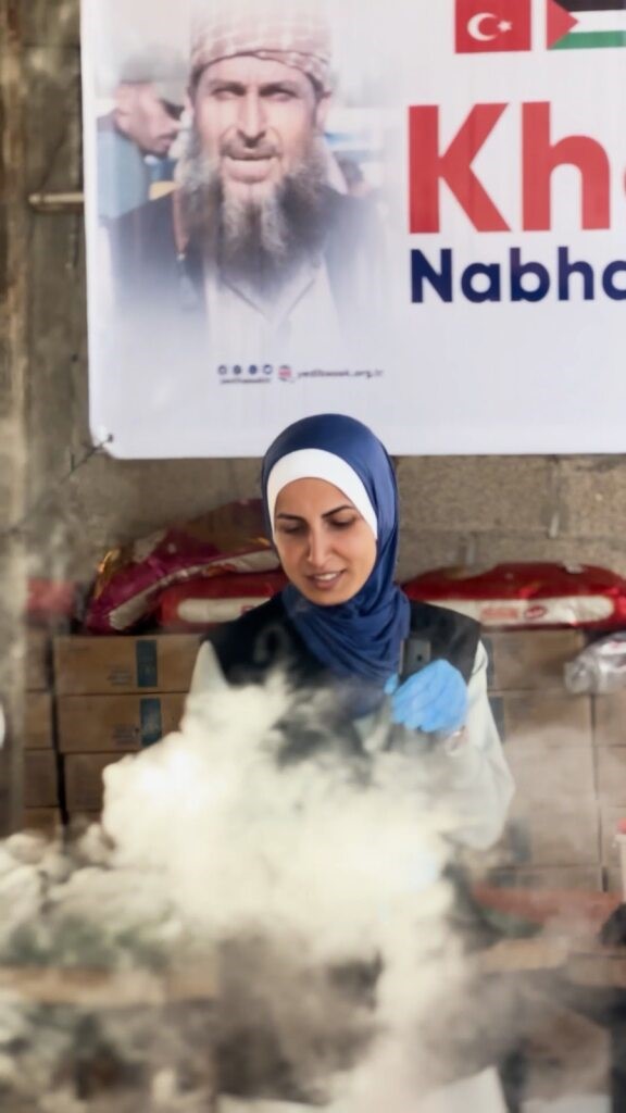 Gazze’de günlük 20 bin kişiye sıcak yemek ikram ediyor