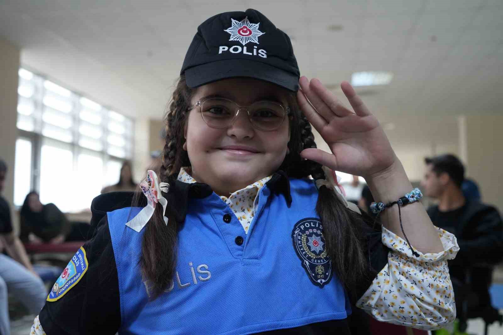 Minik Esin’in hayali gerçek oldu: Sevinç gözyaşlarını tutamadı