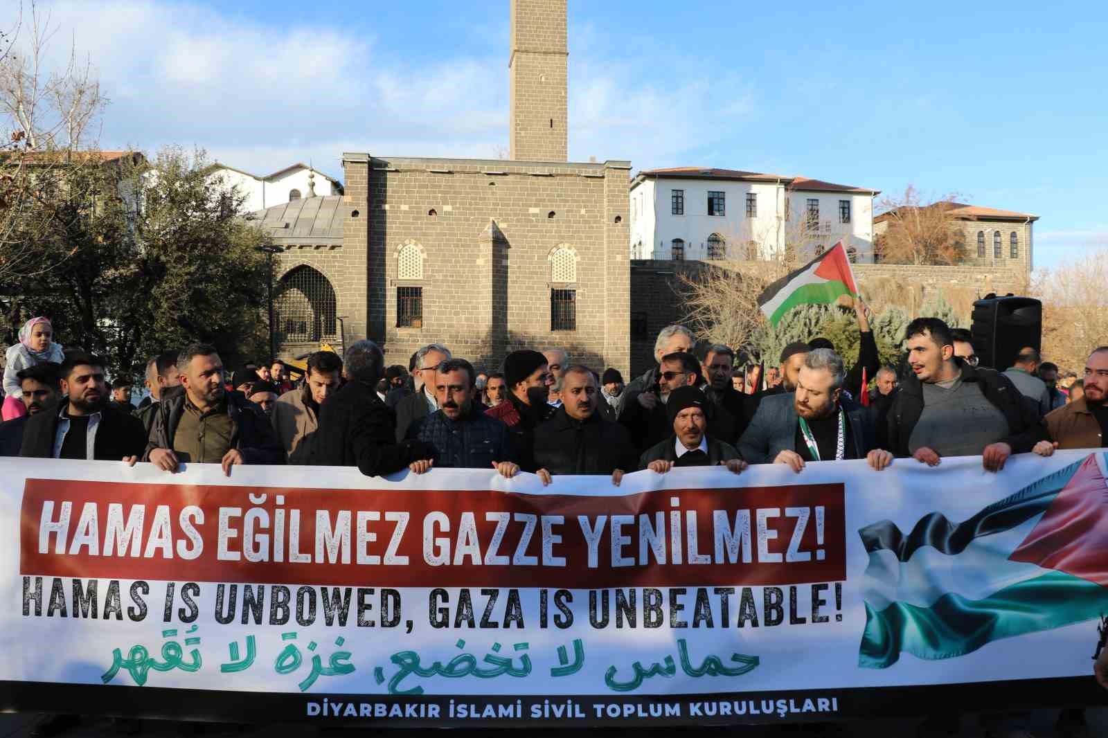 Sağlıkçılar İsrail’in gözaltına aldığı doktor için yürüdü