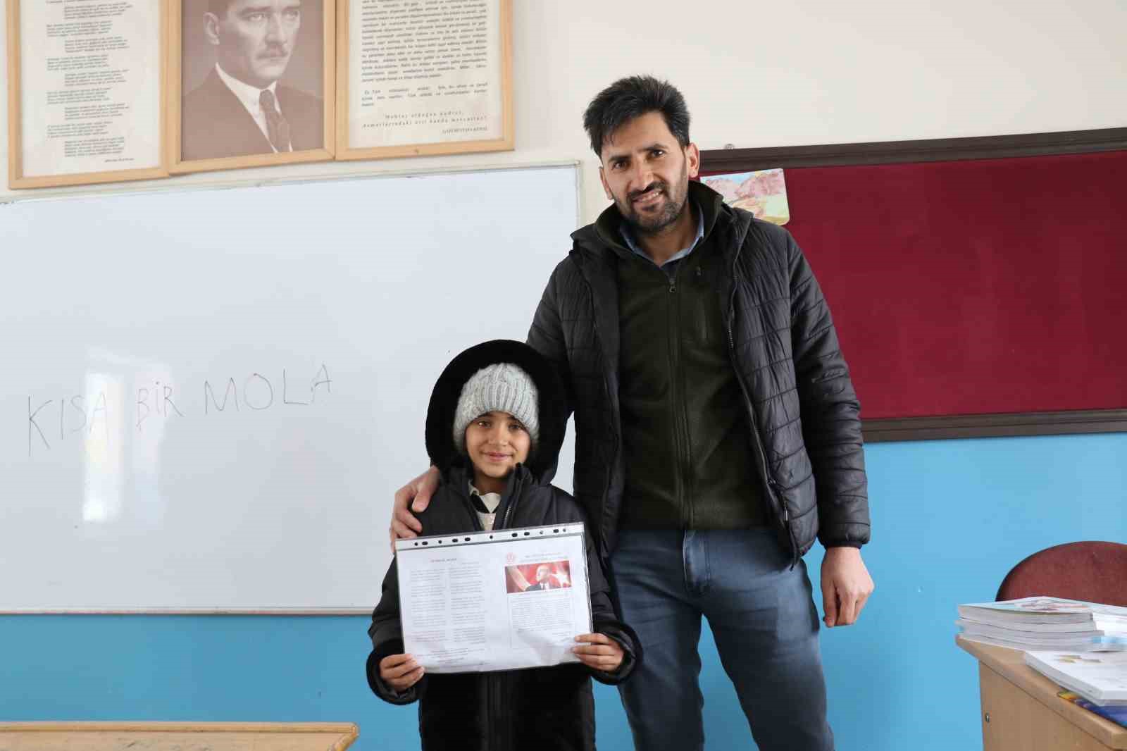 Van’da tek öğrencili okulda karne heyecanı