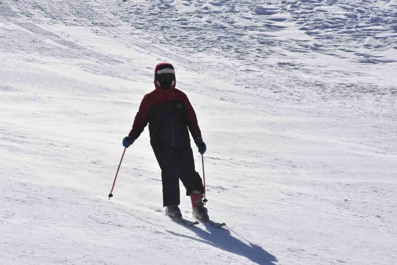 Bitlis’teki kayak merkezinde yarıyıl yoğunluğu