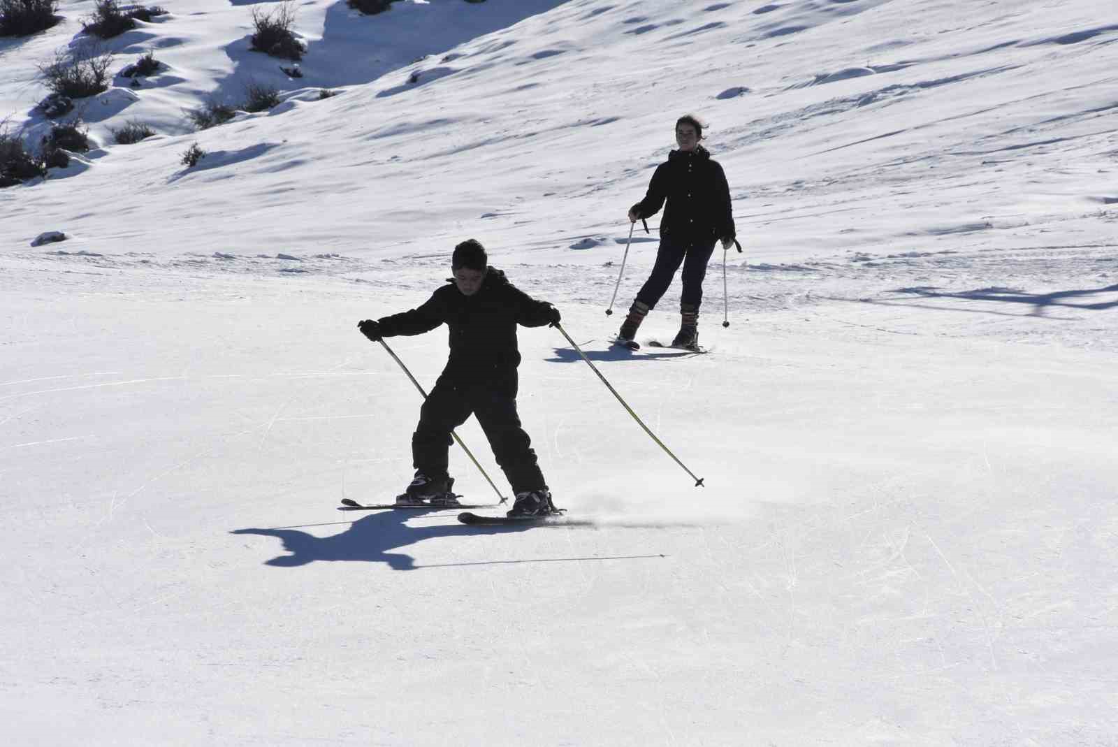 Bitlis’teki kayak merkezinde yarıyıl yoğunluğu